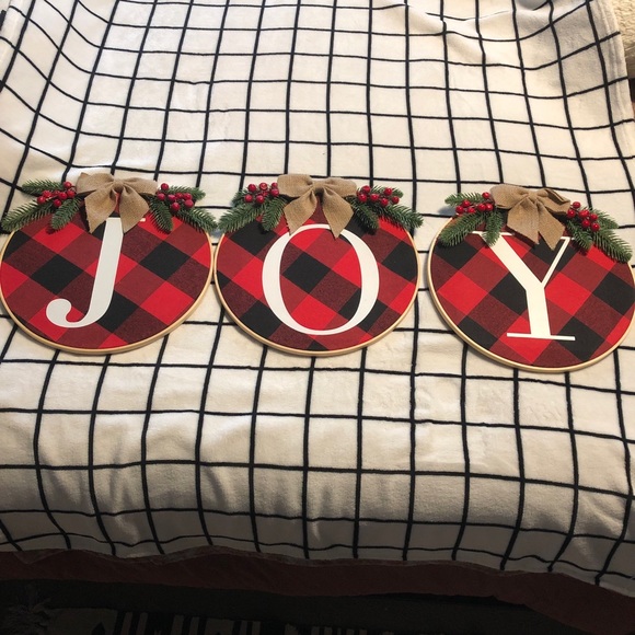 “Joy” Holiday Sign Decor - Picture 2 of 9